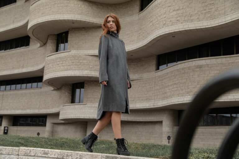 Teplákové šaty: Stylové tipy na outfit